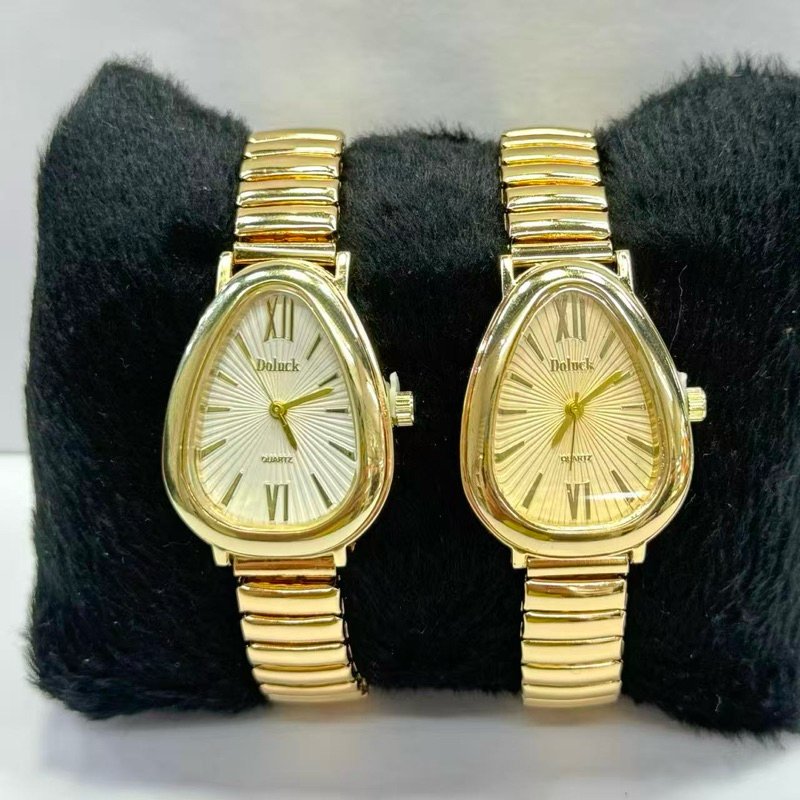 Relógio Feminino em Forma com MolaDiamantes e algarismos romanos que destacam um charme fashion